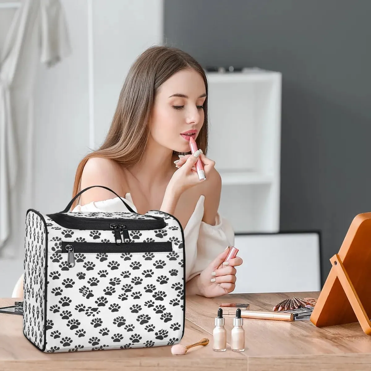 Black White Paw Print Toiletry Bag for Women and Men, Hanging Travel Makeup Bag, Cute Dog Cat Pet Paw Travel Toiletry Organizer Bag, Makeup Organizer Bag for Cosmetics