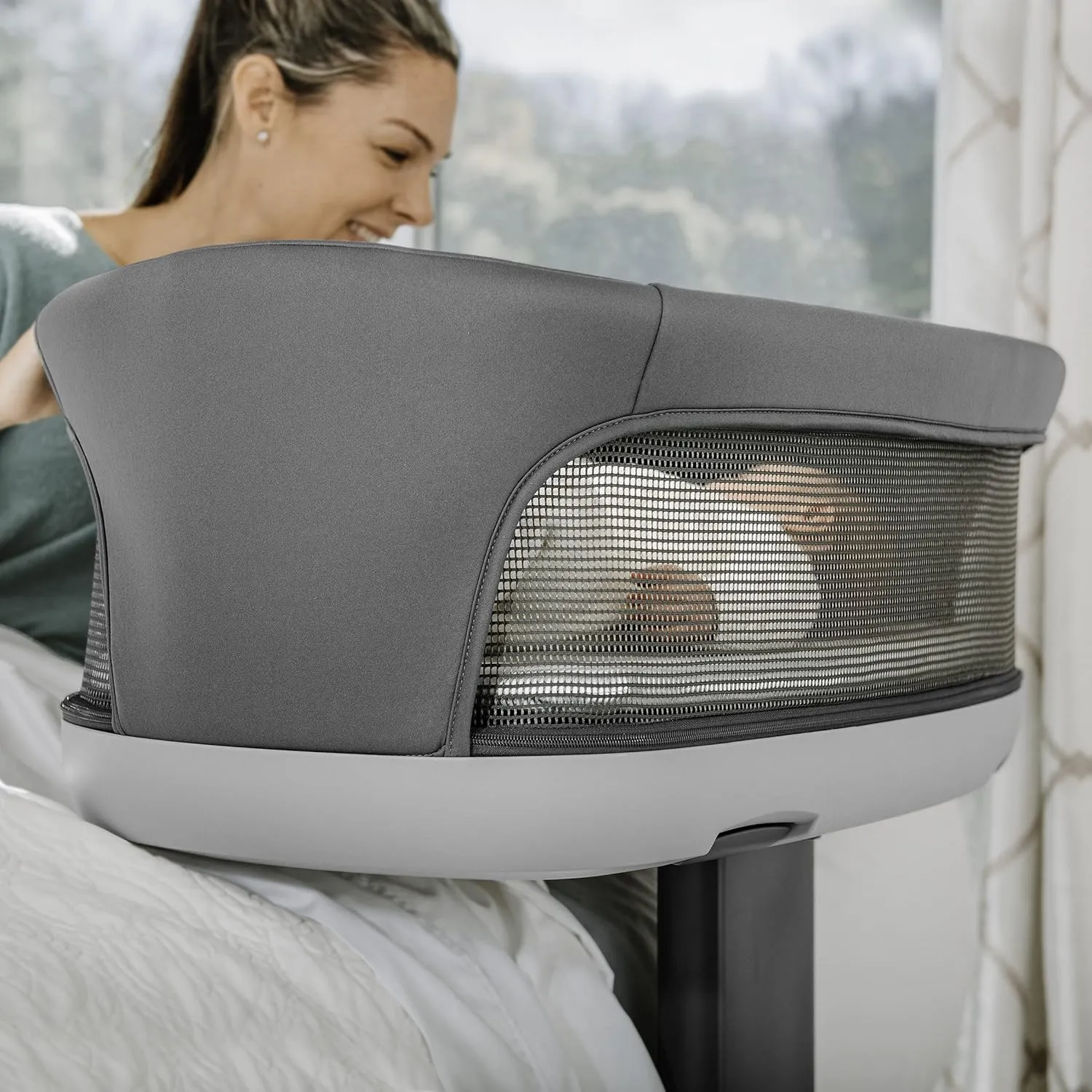 Chicco Close to You SE Bedside Bassinet, Mobile Newborn Bassinet with Wheels | Charcoal/Grey