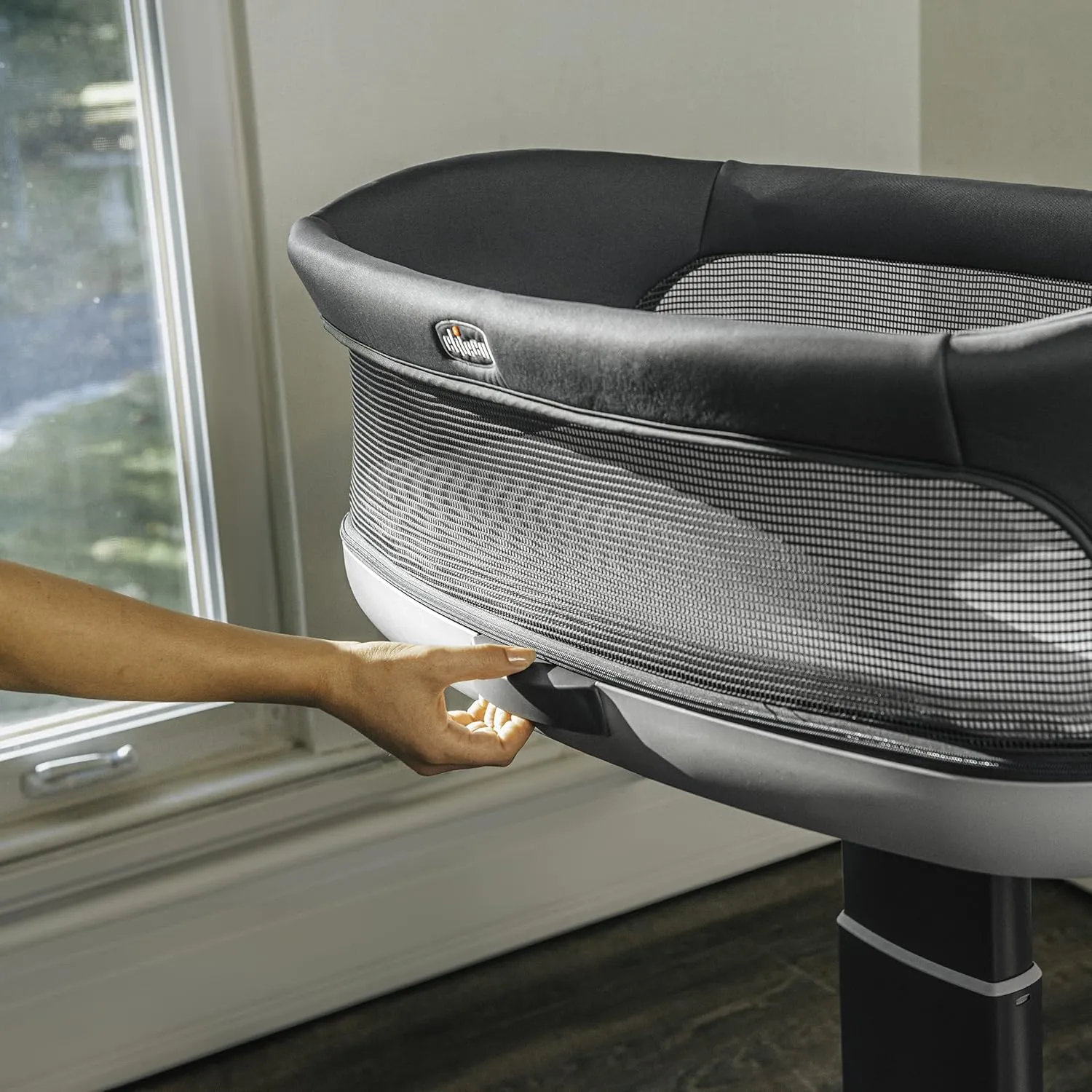 Chicco Close to You SE Bedside Bassinet, Mobile Newborn Bassinet with Wheels | Charcoal/Grey