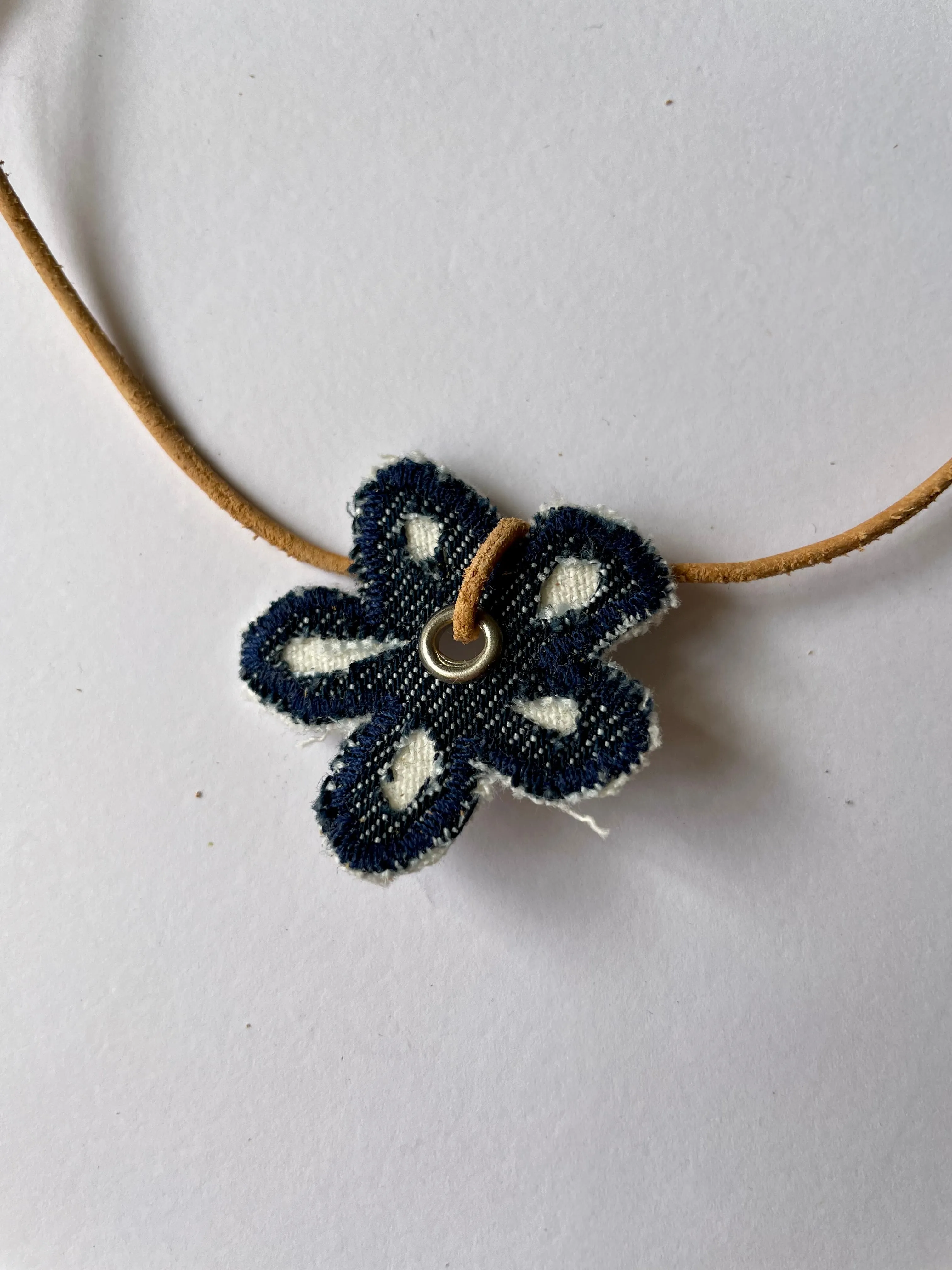 Choker necklace blue