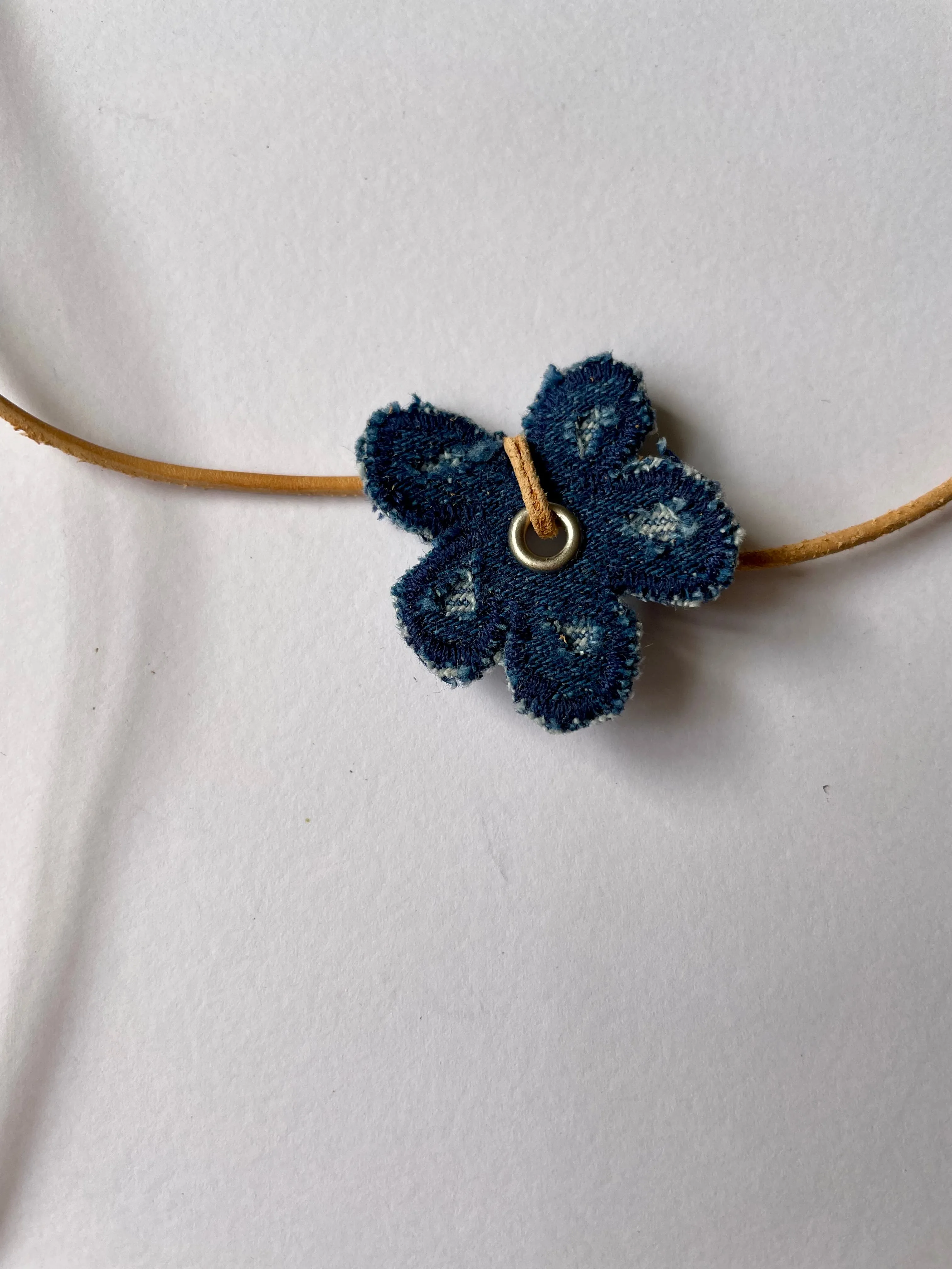 Choker necklace blue