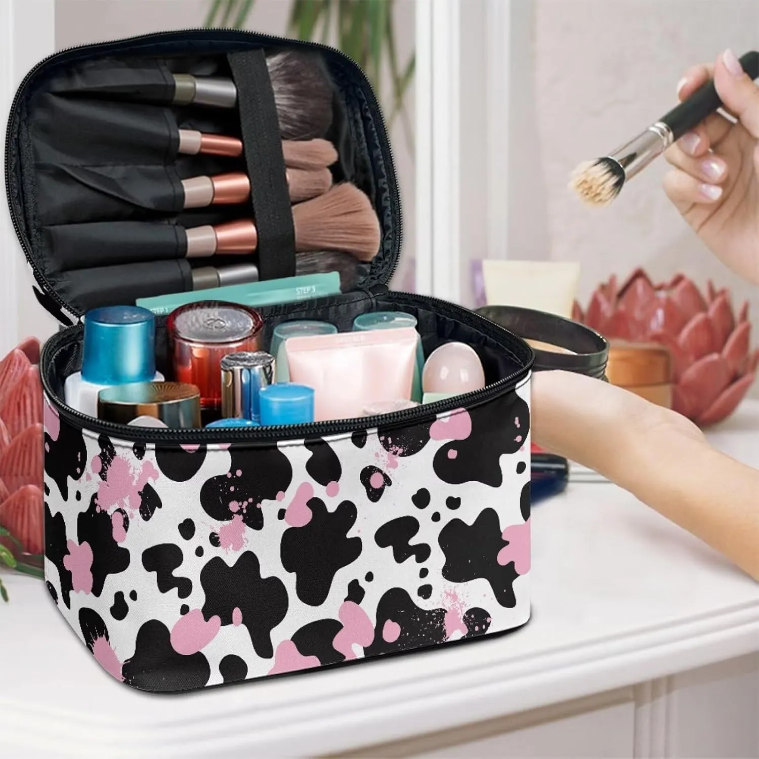 Cow Makeup Cosmetic Bag for Women Girls Zipper Toiletry Bag Holder Portable Brushes Case with Handle Easy to Clean for Weekend Getaways, Vacations, Weekender