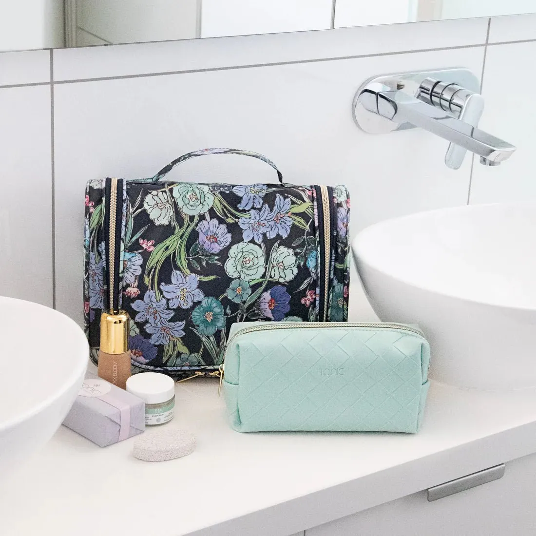 Essential Hanging Cosmetic Bag Fleur Ink