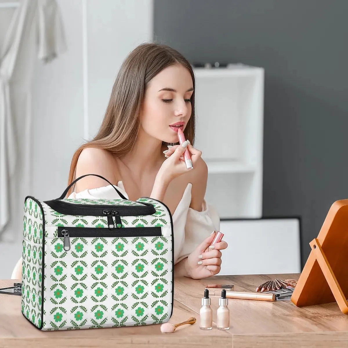 Green Floral Hanging Toiletry Bag Wash Makeup Bag for Women Men Cute Leaves Travel Cosmetics Bag Shaving Bag Organizer Kit for Accessories, Cosmetics, Travel Essentials