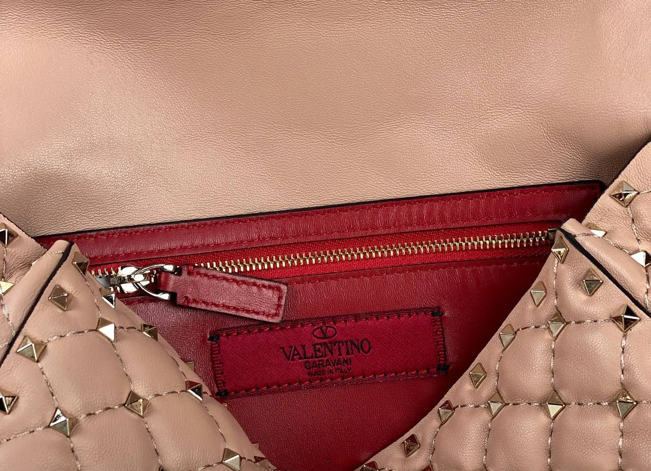 MEDIUM ROCKSTUD SPIKE NAPPA LEATHER BAG poudre