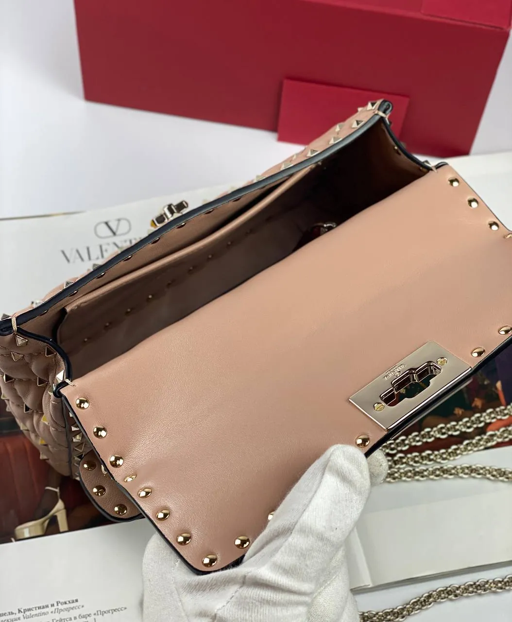MEDIUM ROCKSTUD SPIKE NAPPA LEATHER BAG poudre