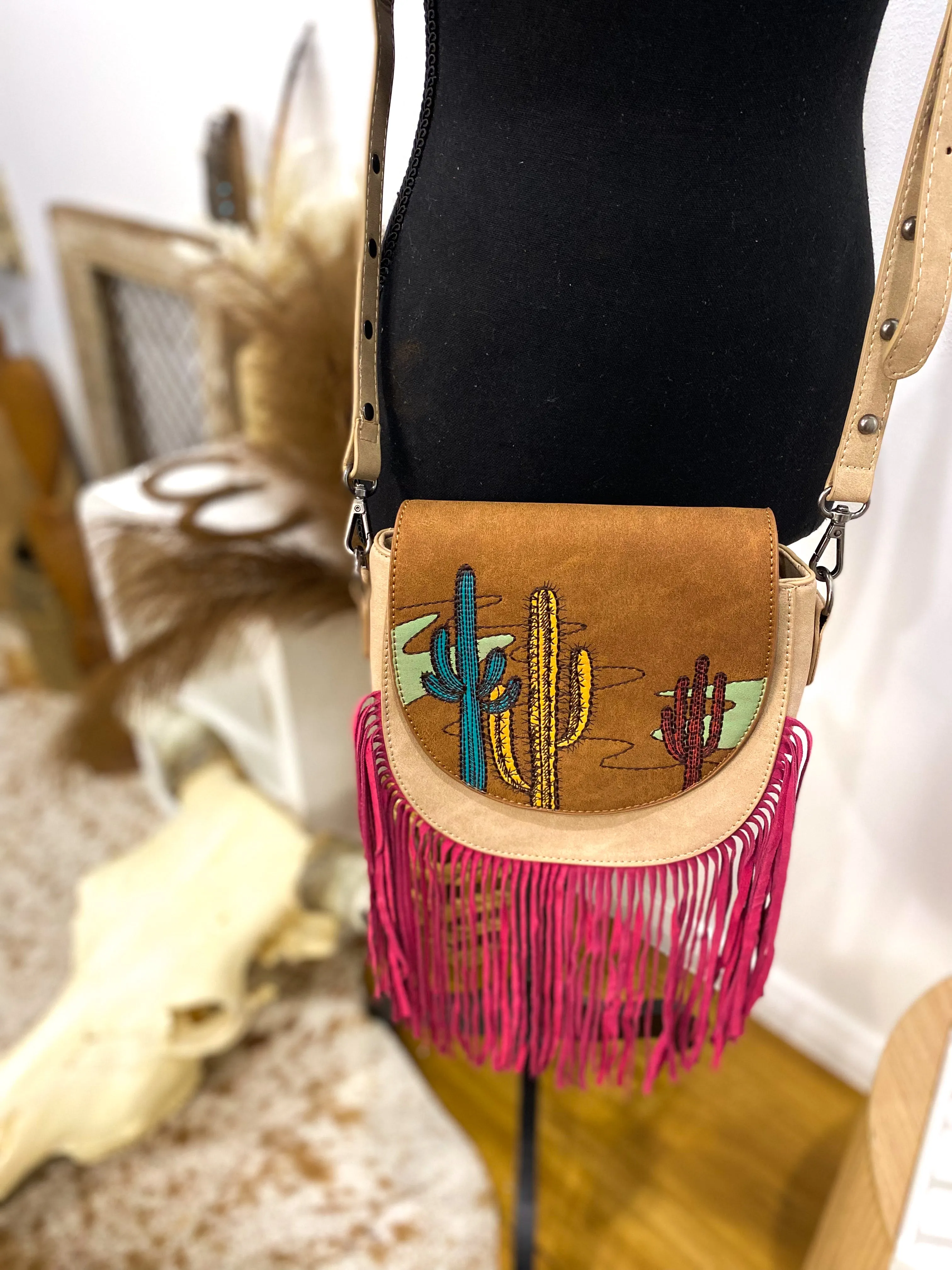 Montana West Embroidered Collection Crossbody Bag / PINK