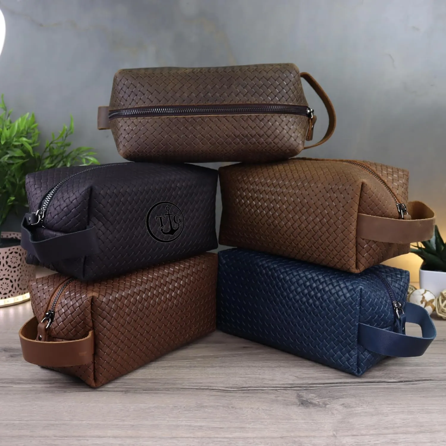 Personalized Premium Genuine Leather Dopp Kit for Men - Handcrafted Toiletry Travel Bag with Monogram Option - Gift for Groomsmen, Father's Day, Anniversary, Wedding Gift for Groomsmen (Black-2)